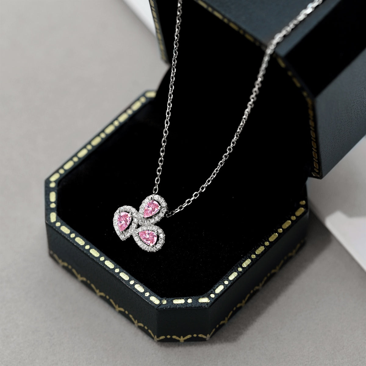 [Solara Jewelry]Elegant Flower Shape Pear Cut Necklace