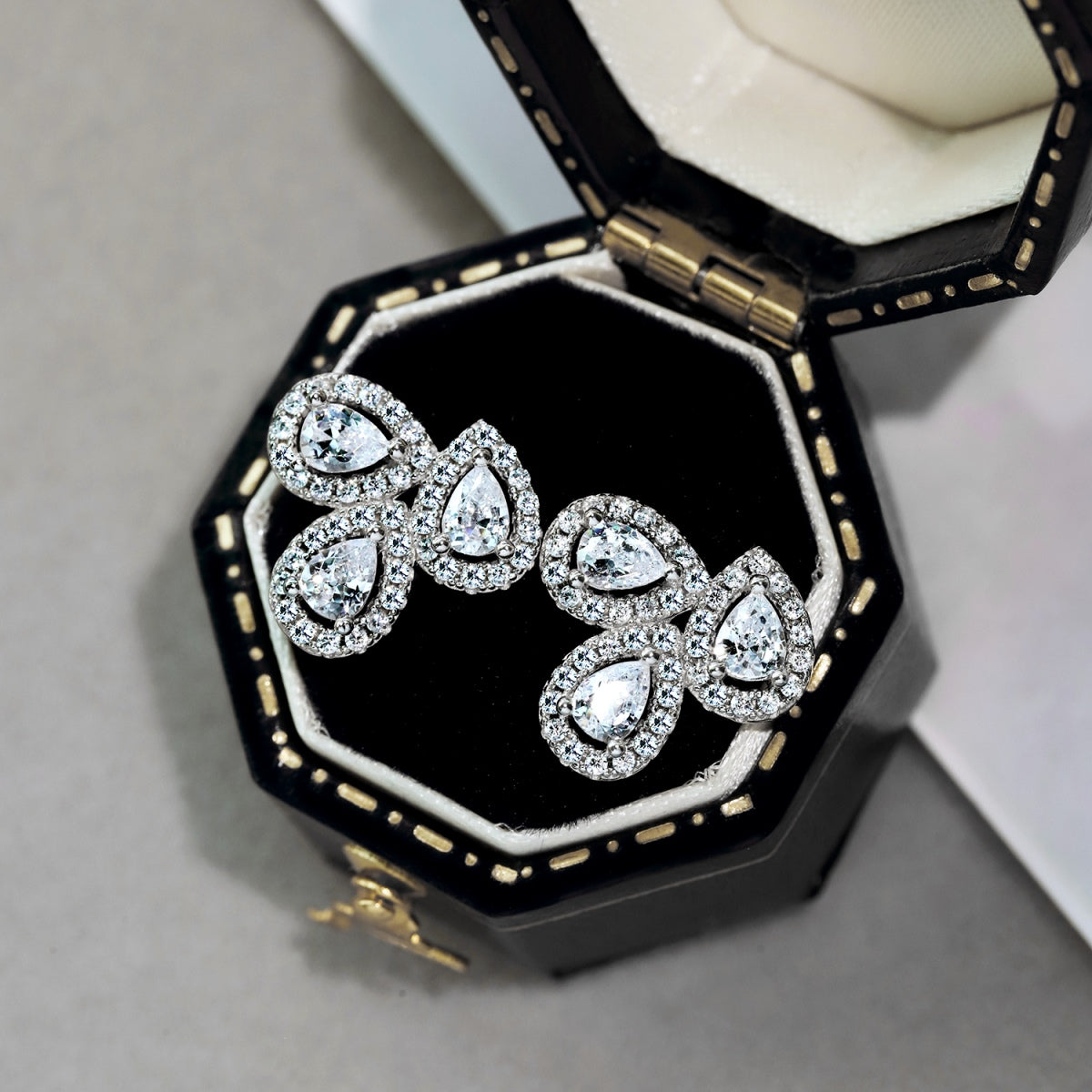[Solara Jewelry]Ornate Flower Shape Pear Cut Lover Earrings