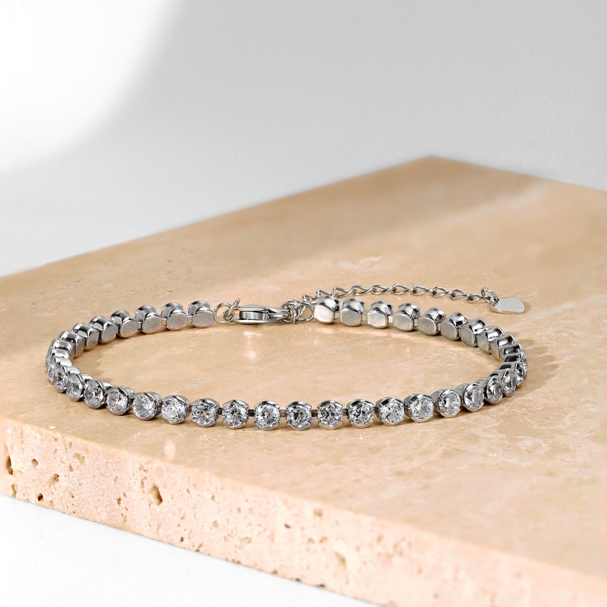 [Solara Jewelry]Ornate  Sparkling Round Cut Daily Bracelet
