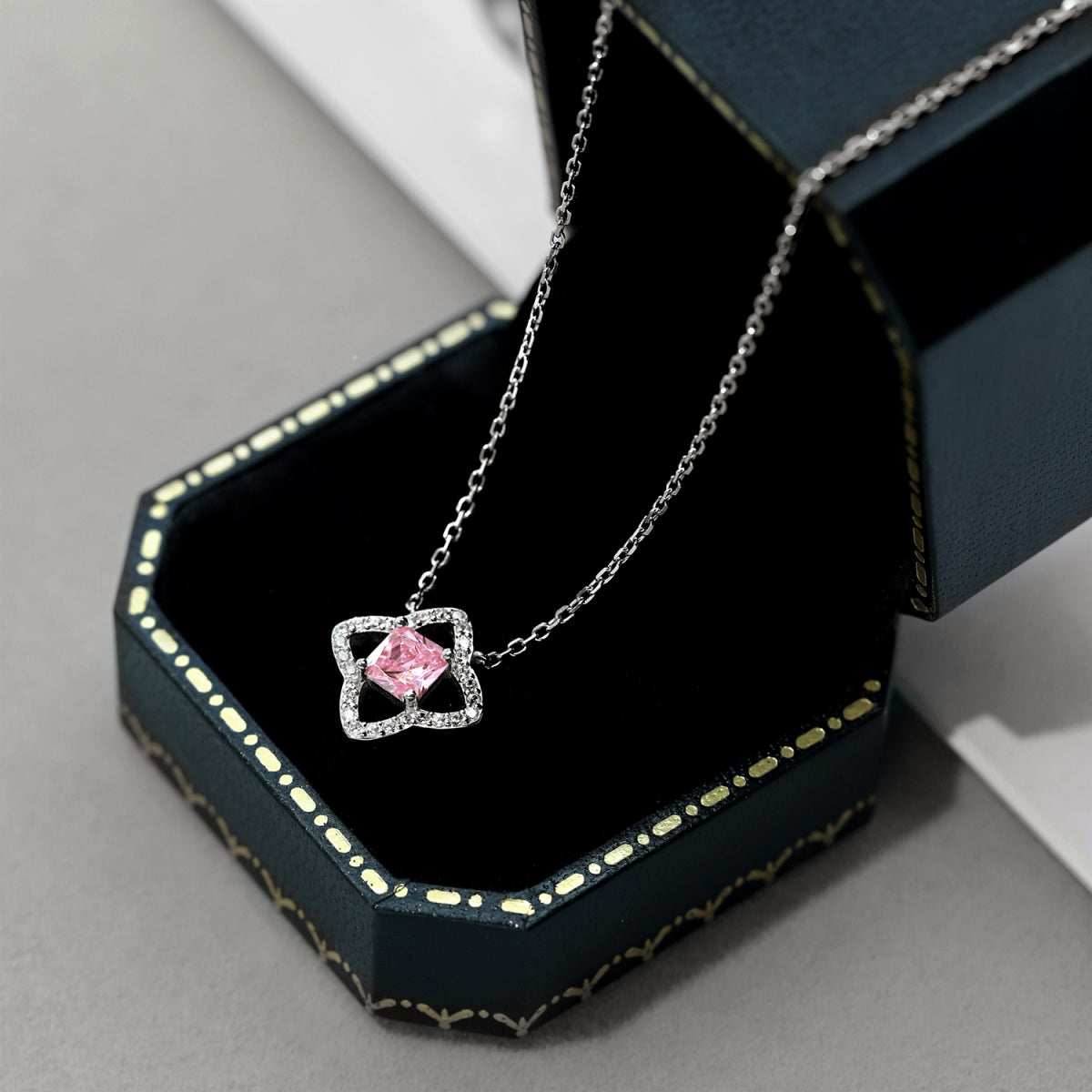 [Solara Jewelry]Exquisite Flower Shape Princess Cut Necklace