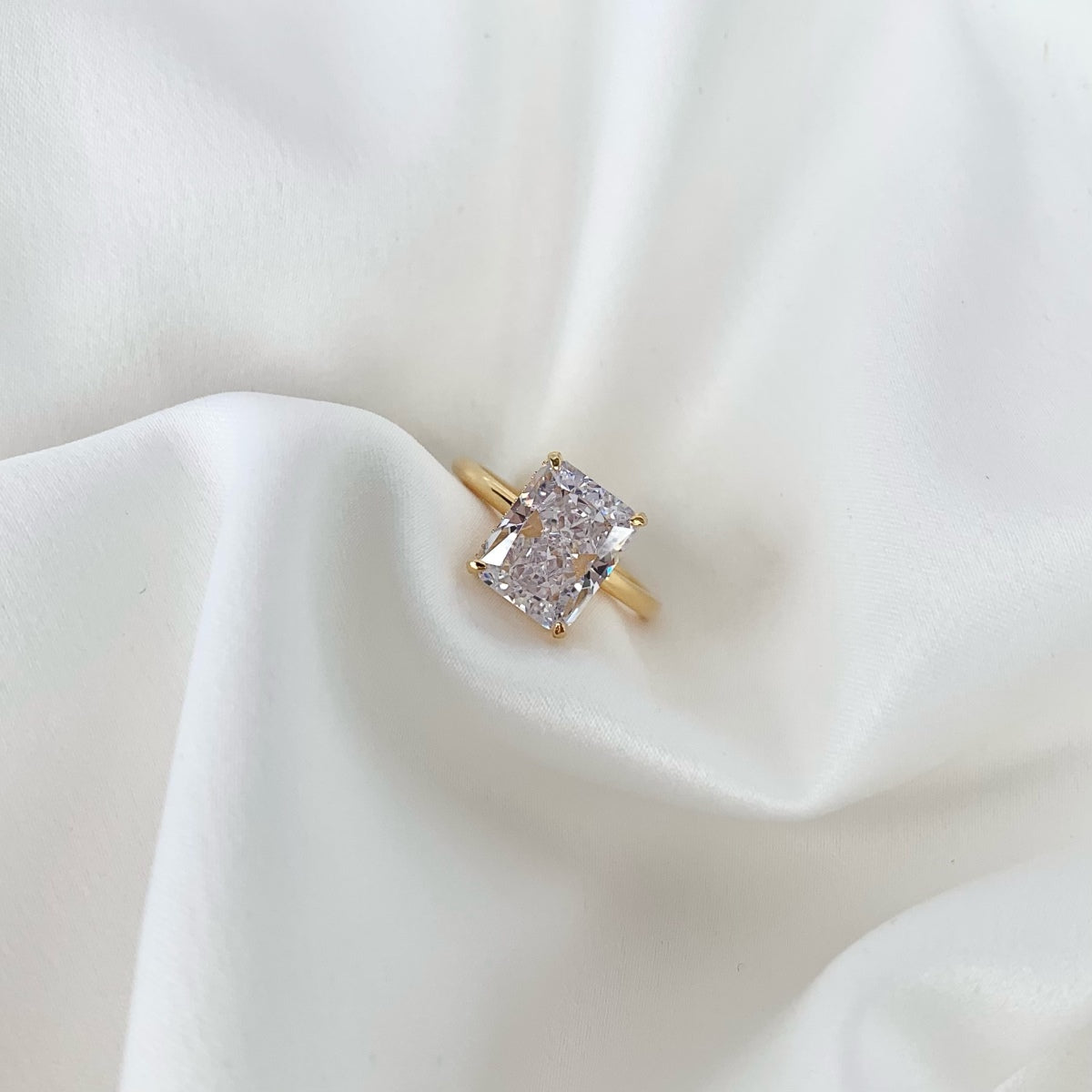 [Solara Jewelry]4.0 Carat Ornate Enchanting Radiand Cut Banquet Ring