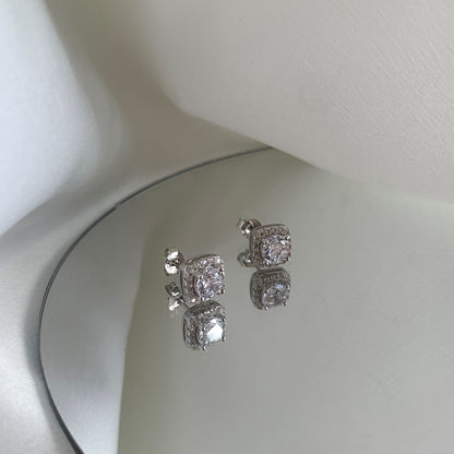 [Solara Jewelry]Classic Round Center Stone Stud Earrings