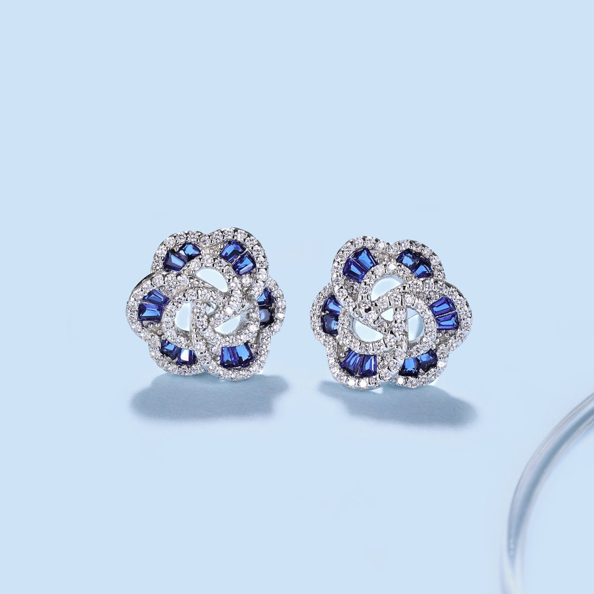 [Solara Jewelry]Exquisite Flower Shape Daily Earrings
