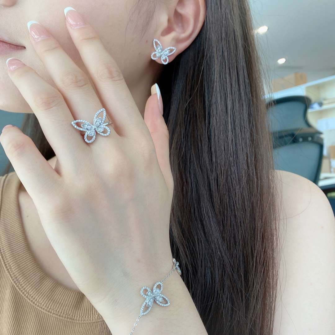 [Solara Jewelry]Delicate Butterfly Pendant Bracelet