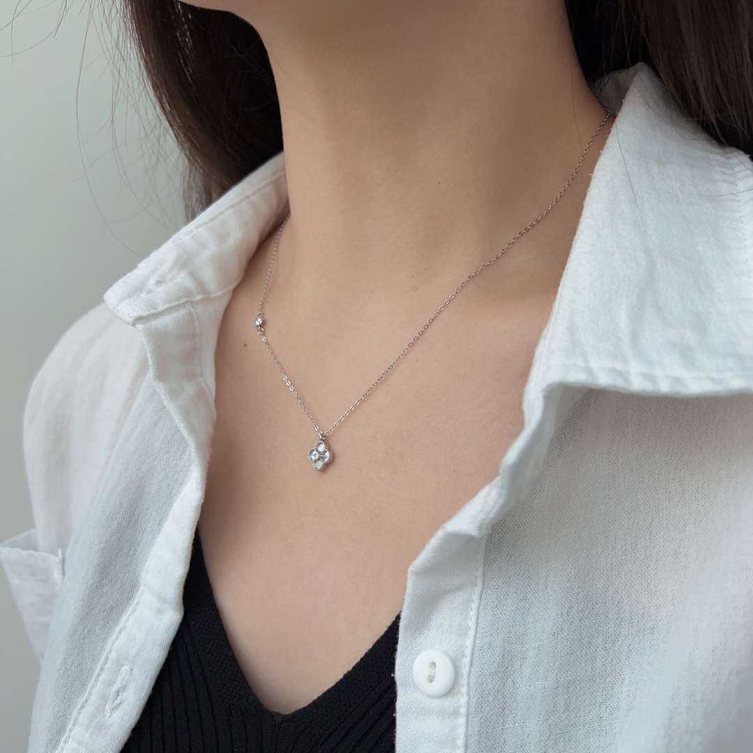 [Solara Jewelry]Delicate Flower Shape Necklace