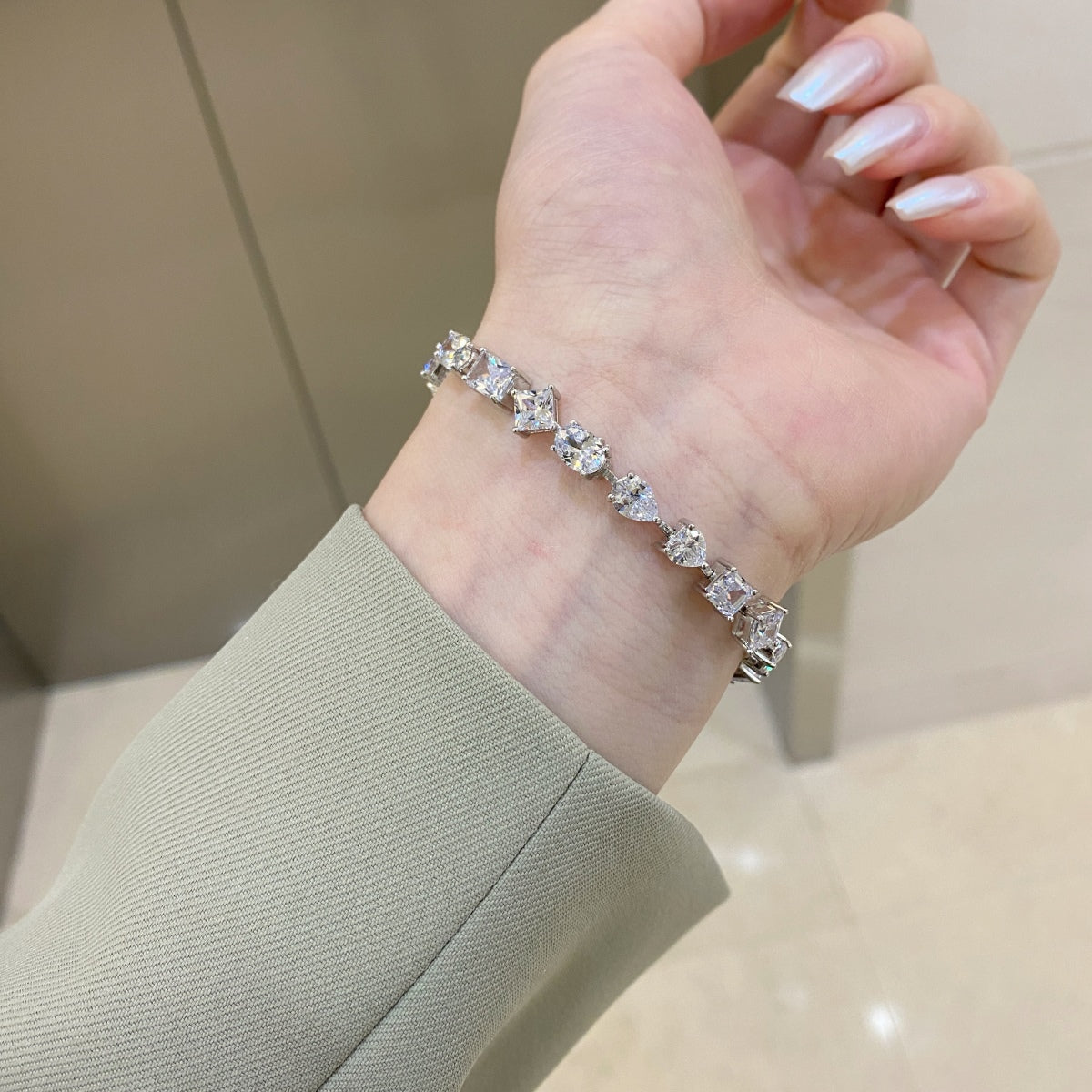 [Solara Jewelry]Unique Exquisite Multi Cut Daily Bracelet