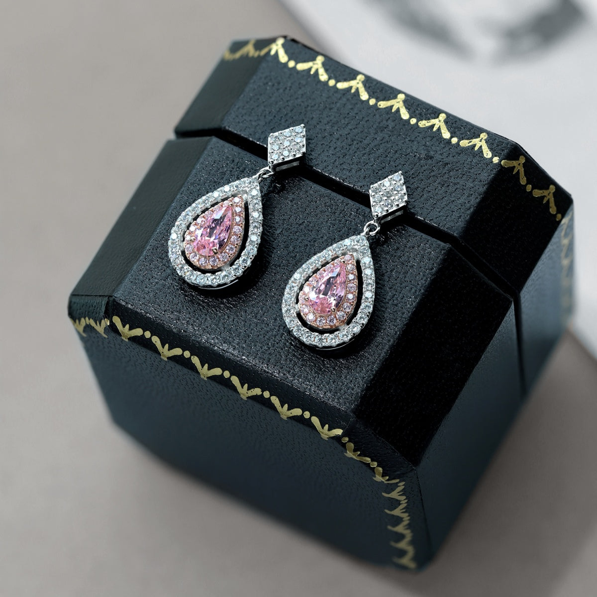 [Solara Jewelry]Ornate Delicate Water Drop Shape Banquet Earrings