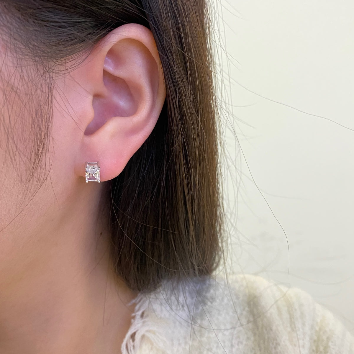 [Solara Jewelry]Stylish Shiny Rectangular Center Stone Stud Earrings