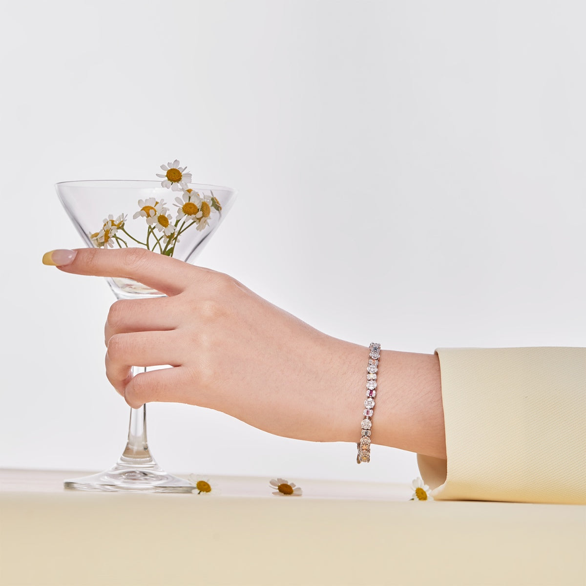 [Solara Jewelry]Dazzling Radiant Multi Cut Daily Bracelet