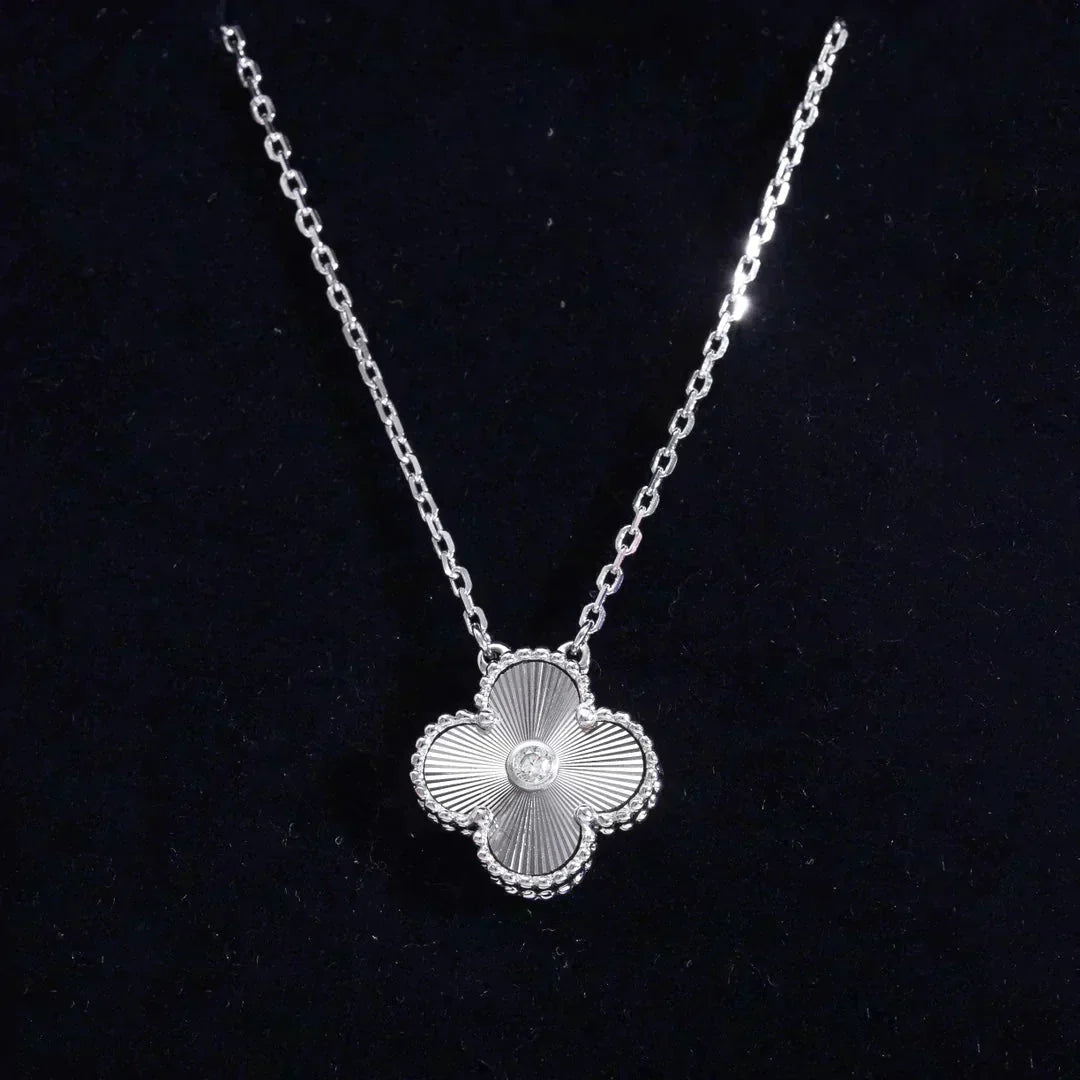 [Solara Jewelry]CLOVER  15MM DIAMOND LASER NECKLACE SILVER