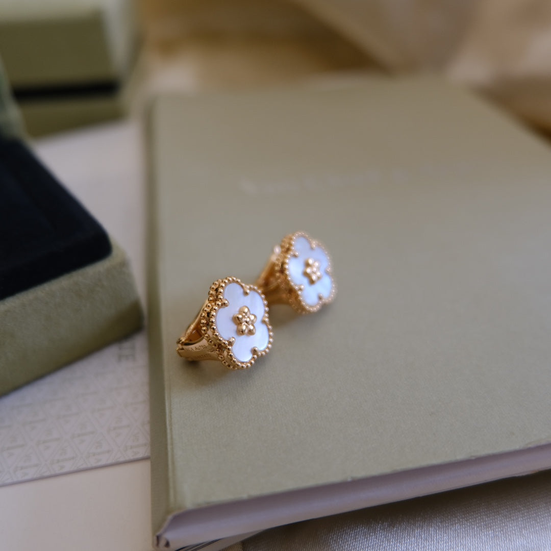 [Solara Jewelry]LUCKY WHITE MOP EARRINGS