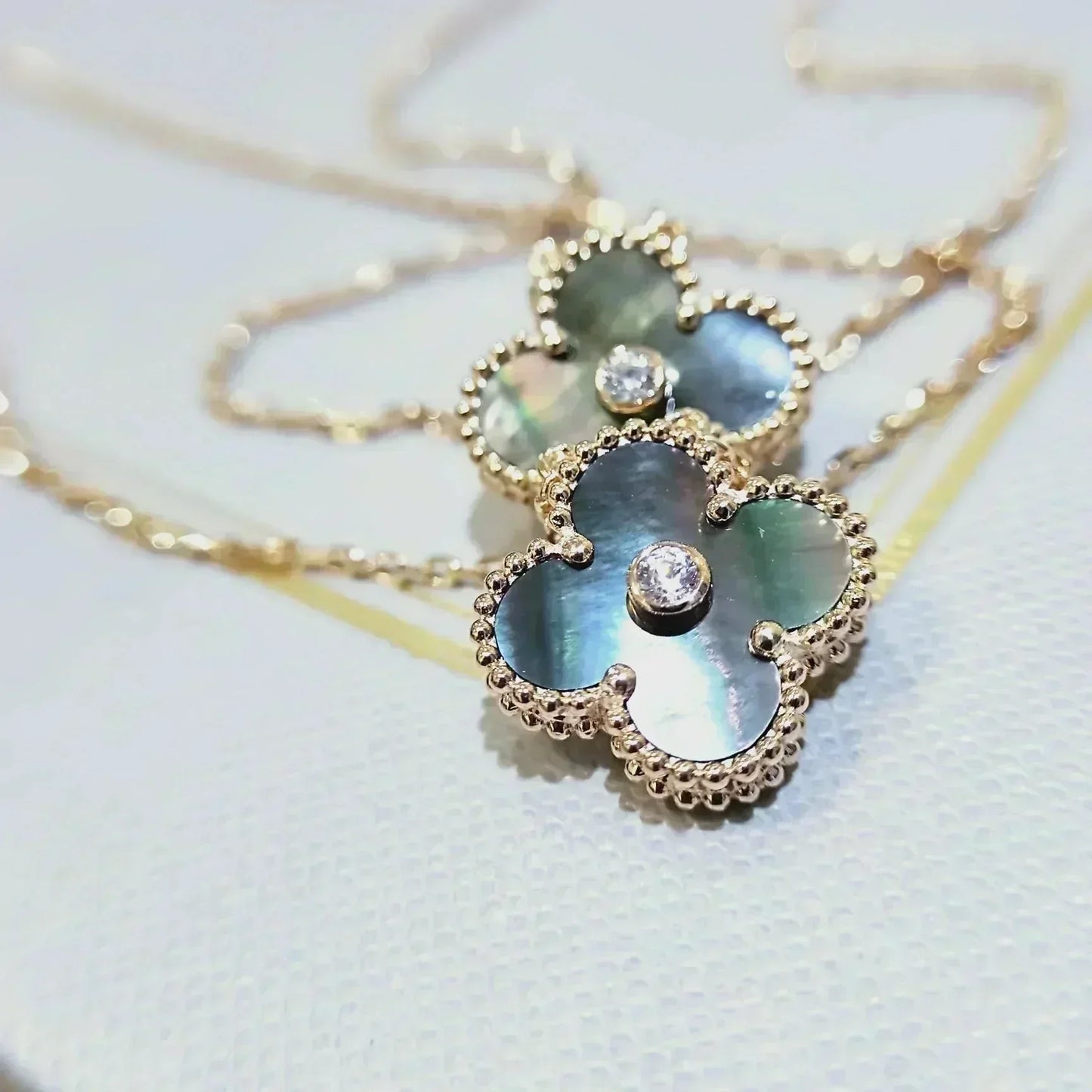 [Solara Jewelry]CLOVER 15MM DIAMOND AND MOTHER-OF-GREY NECKLACE