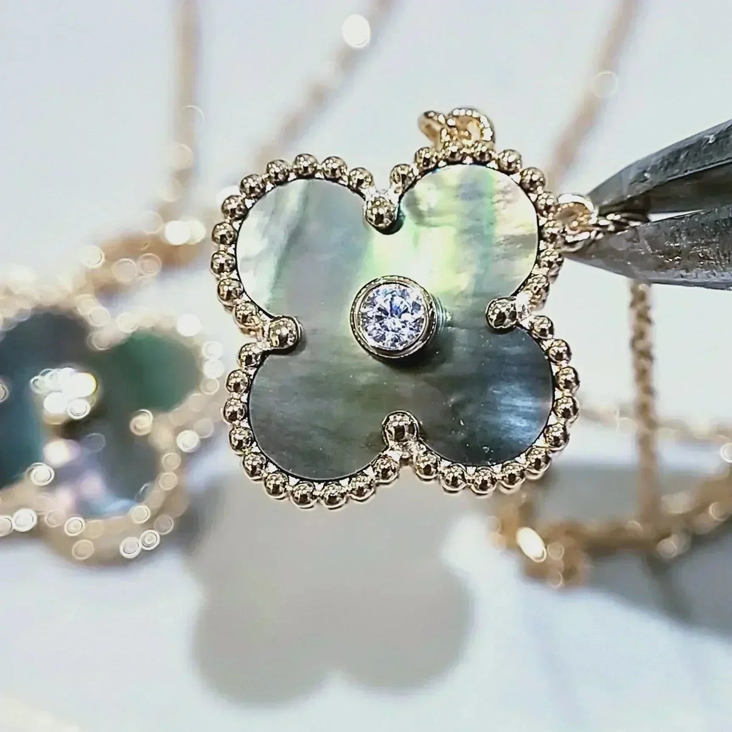 [Solara Jewelry]CLOVER 15MM DIAMOND AND MOTHER-OF-GREY NECKLACE