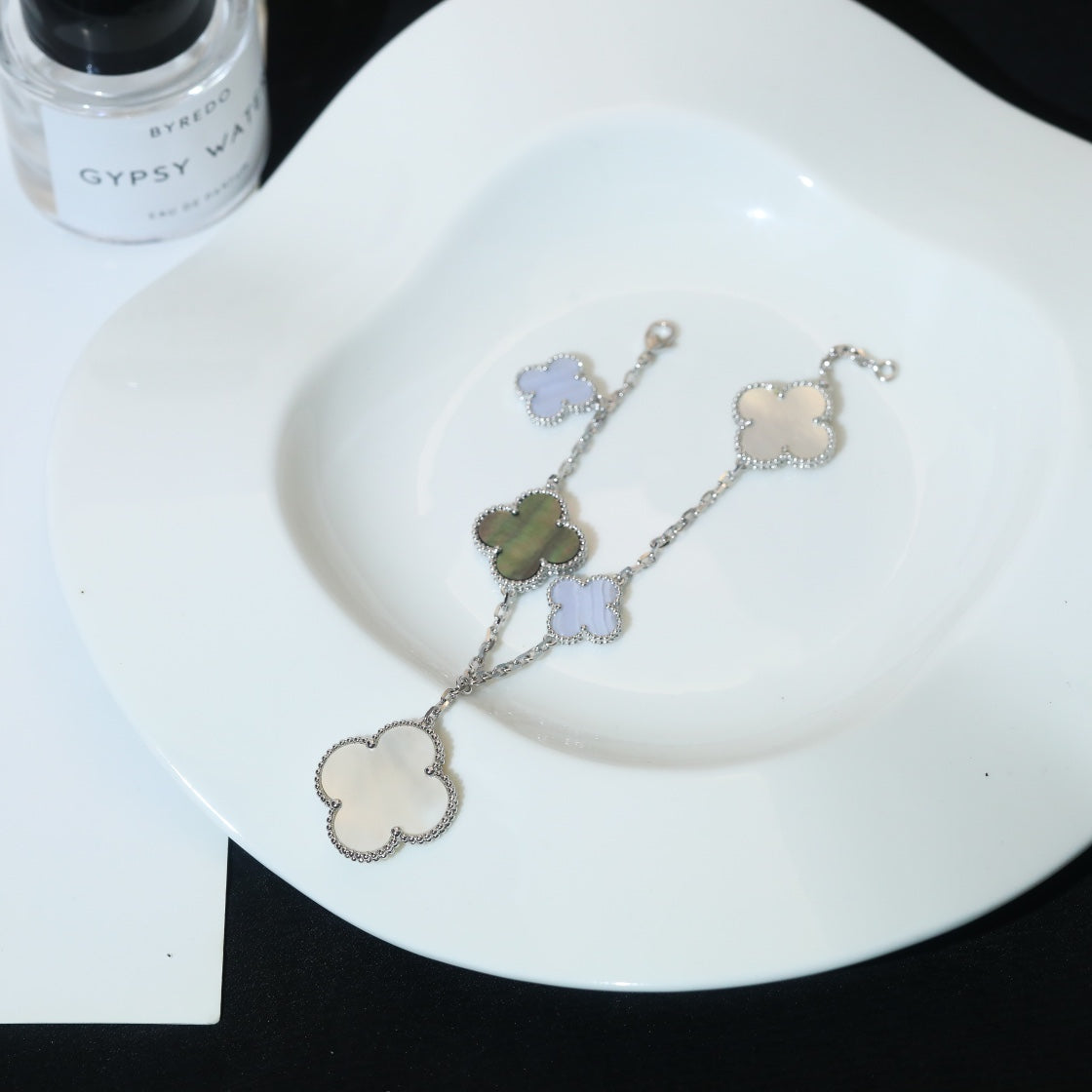 [Solara Jewelry]CLOVER BRACELET 5 MOTIFS MOP CHALCEDONY SILVER