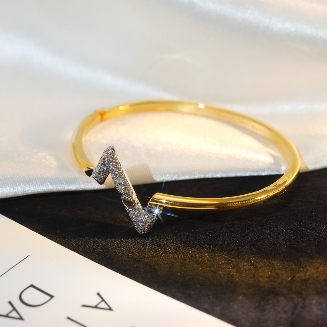 [Solara Jewelry]VOLTE UPSITE DOWN GOLD DIAMOND BRACELET