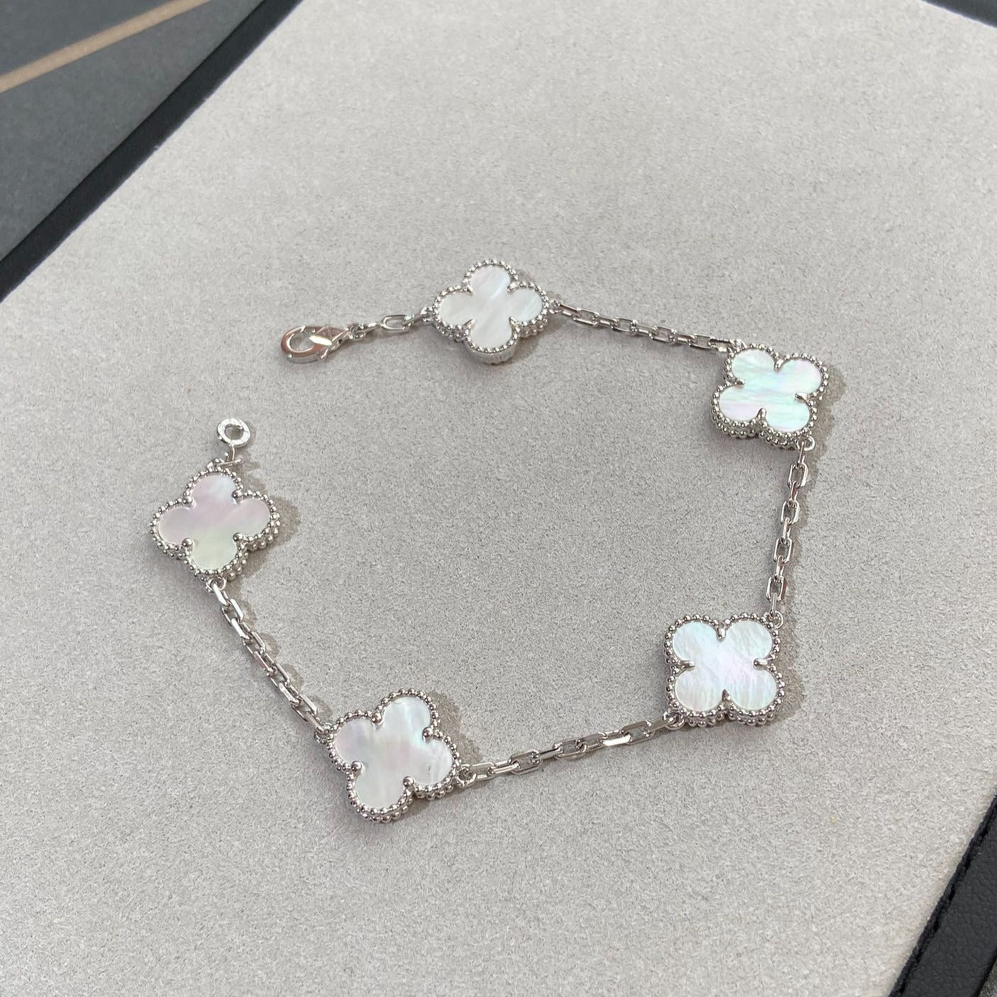 [Solara Jewelry]CLOVER SILVER MOP 5 MOTIF BRACELET