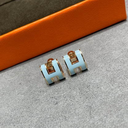 [Solara Jewelry]POP H SKY BLUE STUD EARRINGS