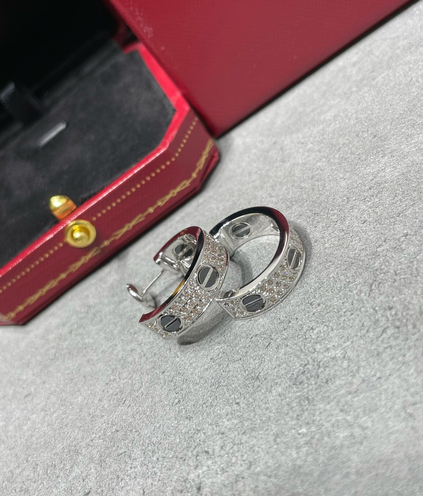 [Solara Jewelry]LOVE CERAMIC DIAMOND PAVED SILVER EARRINGS