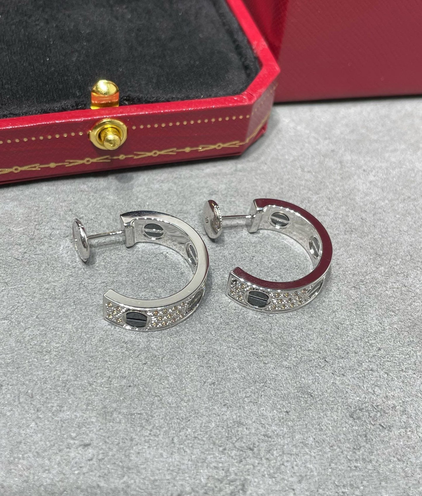 [Solara Jewelry]LOVE CERAMIC DIAMOND PAVED SILVER EARRINGS