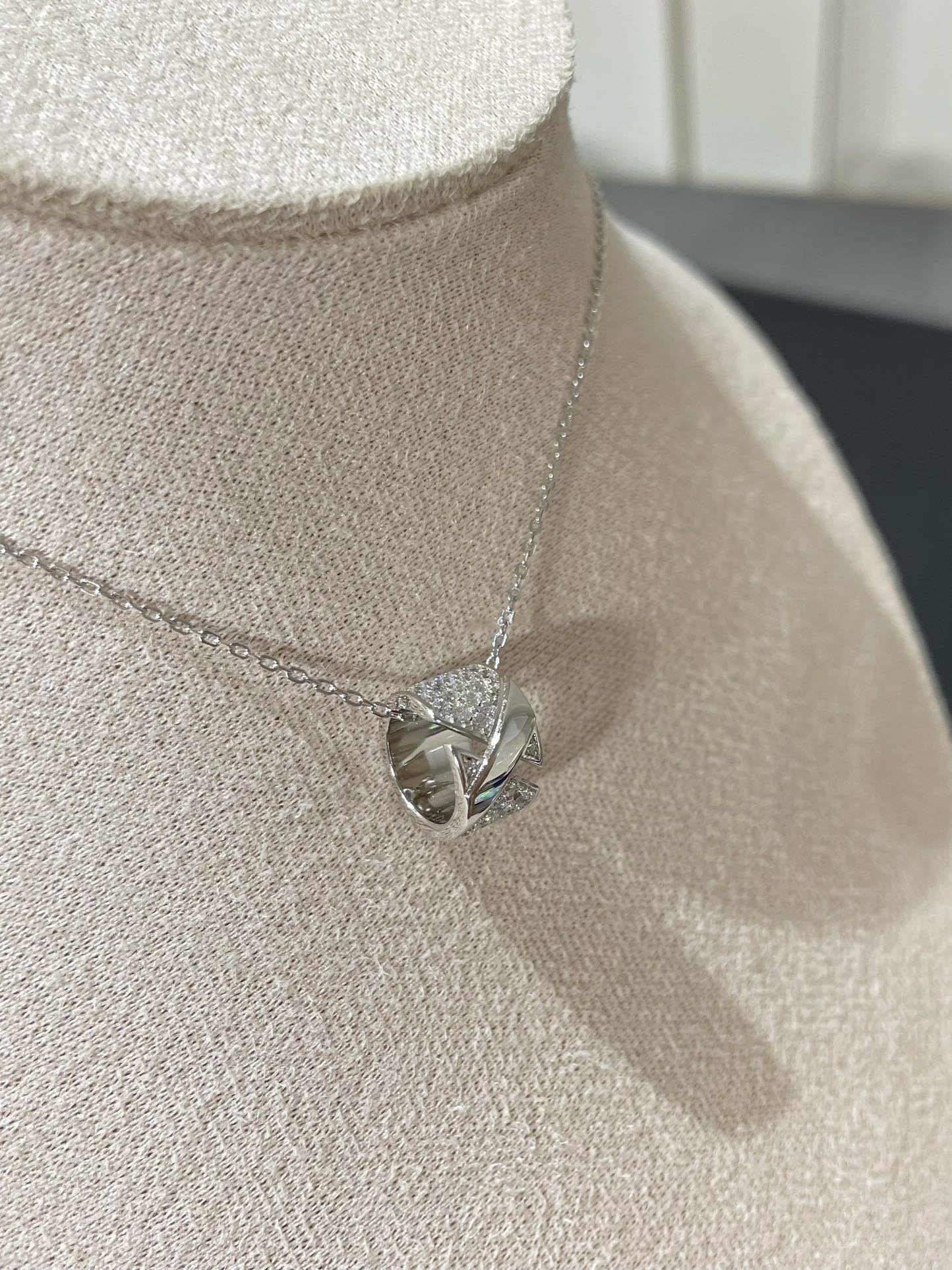 [Solara Jewelry]LIENS EVIDENCE DIAMOND PAVED NECKLACE