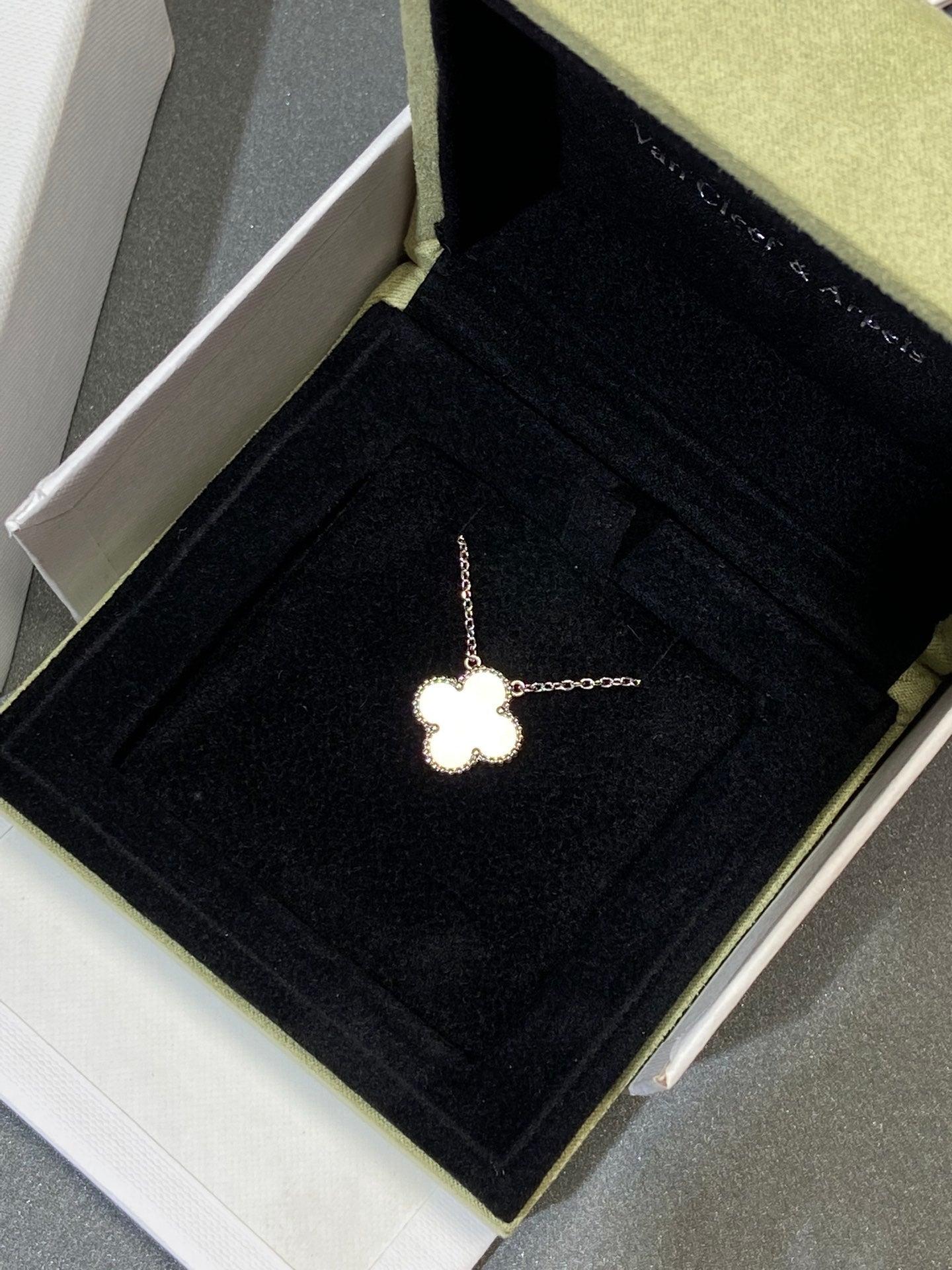 [Solara Jewelry]CLOVER MEDIUM SILVER WHITE MOP NECKLACE