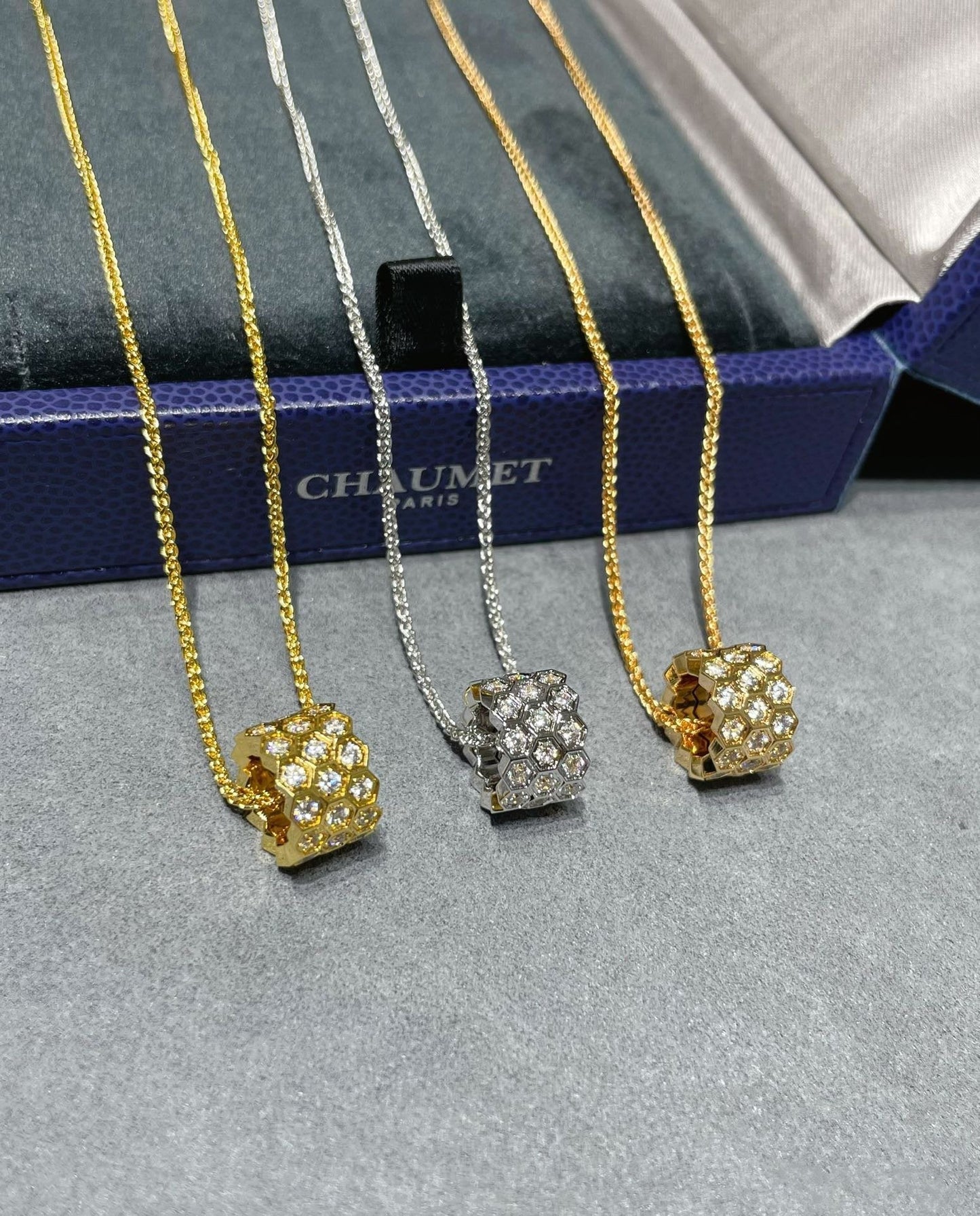 [Solara Jewelry]BEE LOVE DIAMOND PAVED 3 ROW NECKLACE