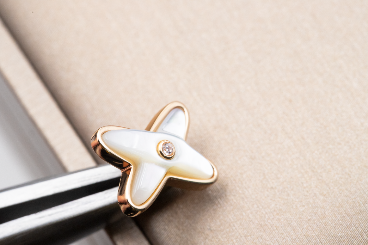[Solara Jewelry]JEUX DE WHITE MOP PINK GOLD DIAMOND EARRINGS
