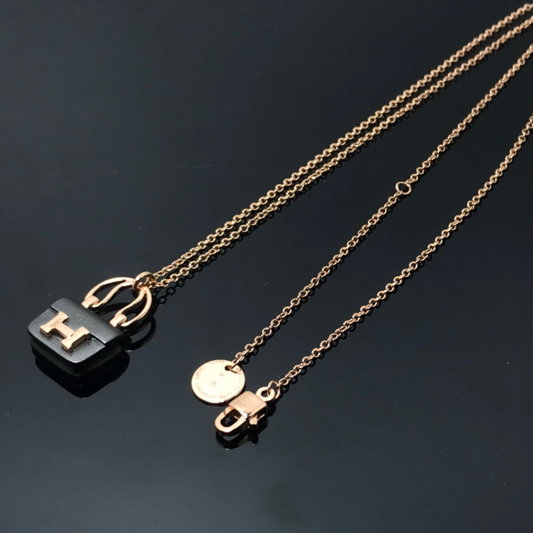 [Solara Jewelry]WOMEN'S HM AMULETTES CONSTANCE PENDANT NECKLACE