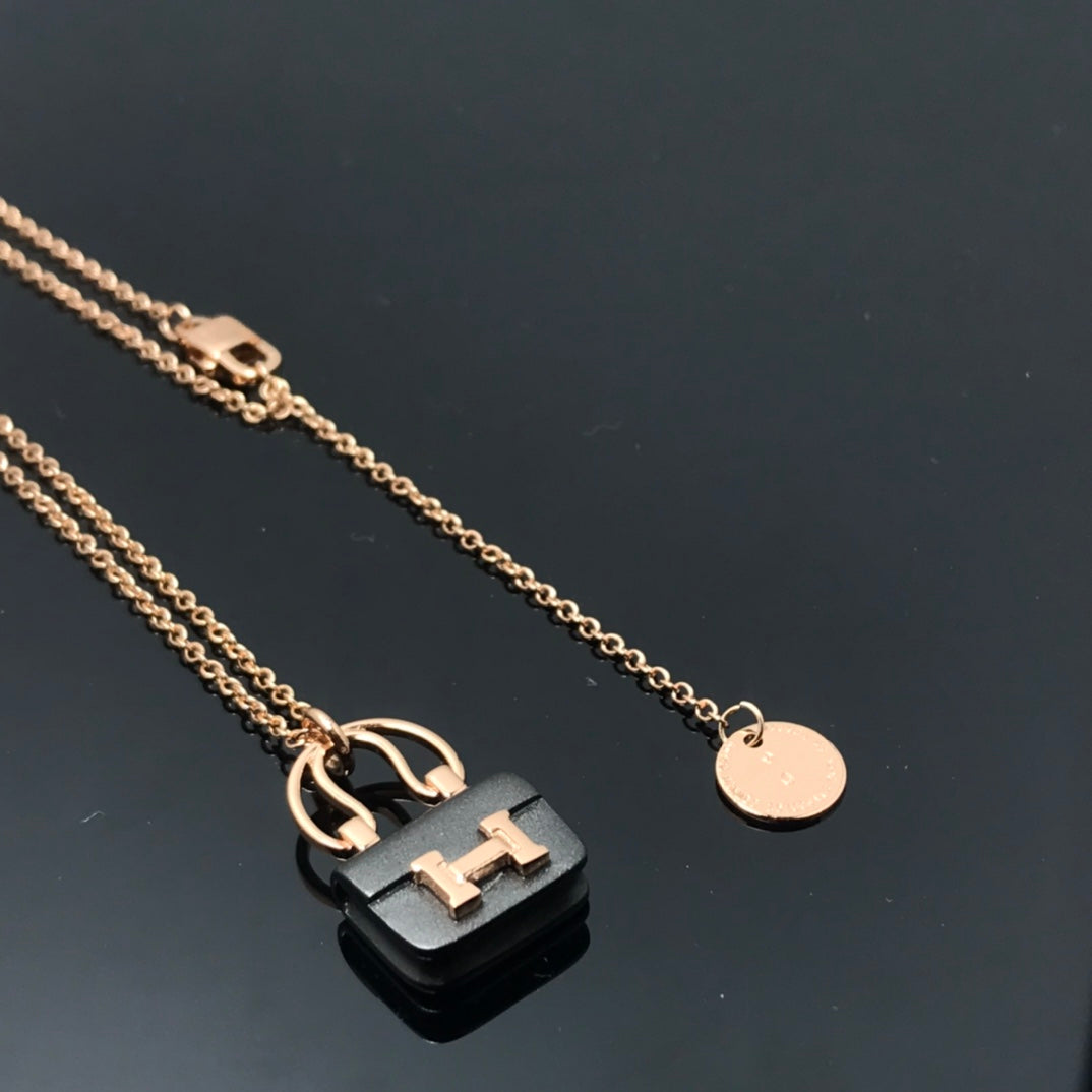 [Solara Jewelry]WOMEN'S HM AMULETTES CONSTANCE PENDANT NECKLACE